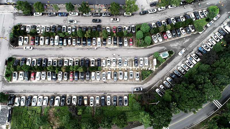 免費(fèi)停車(chē)！大連游客為黃龍洞景區(qū)停車(chē)場(chǎng)點(diǎn)贊